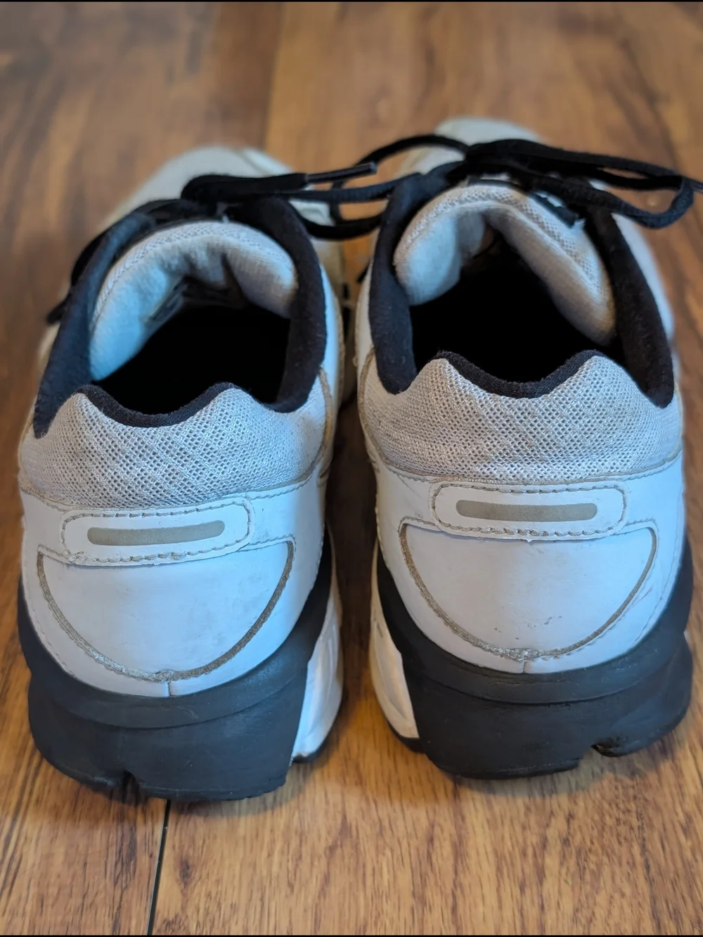 Nike Anodyne Ds Men’s Athletic Shoes in White and Black